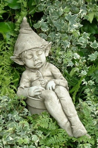 Gartenfigur joe asleep - "joe,, asleep..."