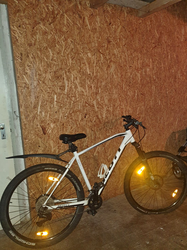 Ein fahrrad zum verkaufen nur - ein,